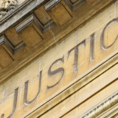 Un professeur du Maine-et-Loire condamné pour des échanges...